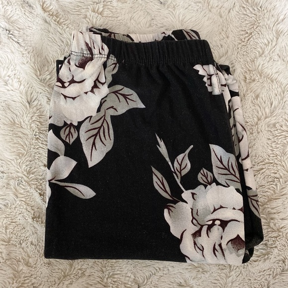 Buttery Soft Leggings: One size- EUC - Picture 2 of 3